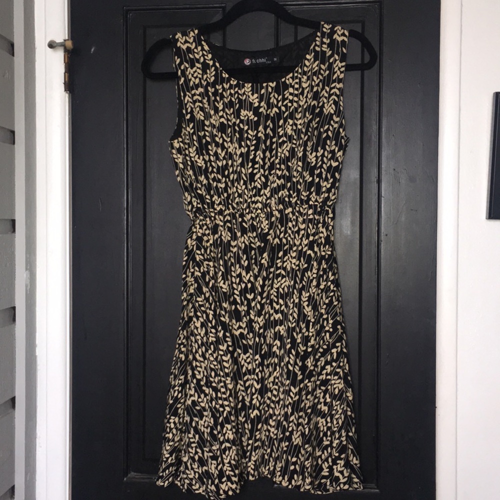 Sleeveless Silky Black&Tan Leaf Pattern Dress MED